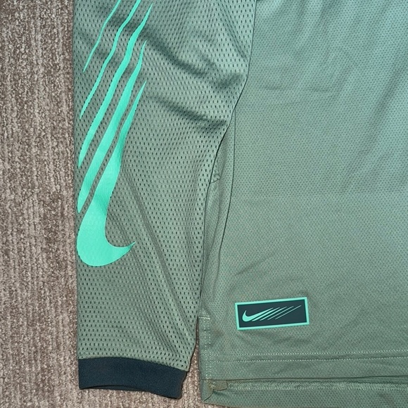 Nike Dri-FIT Sport Clash Mesh Tee – Mint Green – Long Sleeve – Men's Medium - Picture 5 of 13